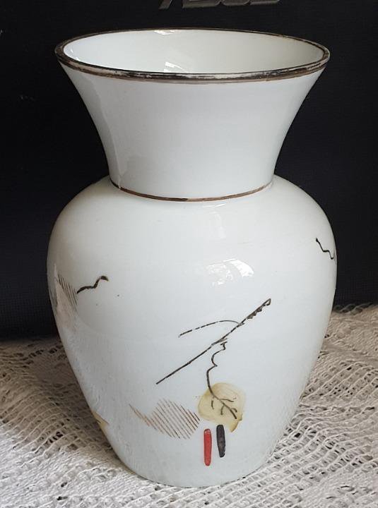 Вазы из молочного стекла. Ваза для цветов молочного стекла. Ваза колокольчики богемия молочное стекло. Ваза молочное стекло. Молочное стекло ссср.