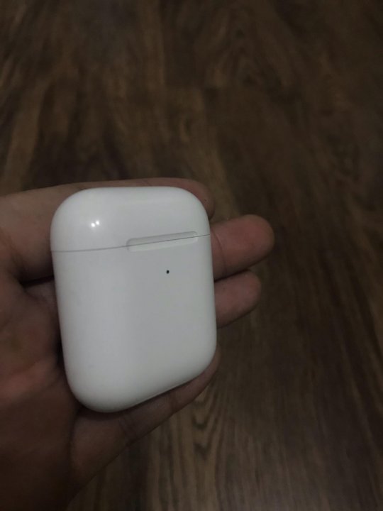 Airpods 2 с зарядным футляром. Аирподс 2 с беспроводной зарядкой оригинал. AIRPODS 2 заряжаются беспроводной зарядкой?. AIRPODS 2 МТС. AIRPODS 2 комплектация с беспроводной зарядкой.