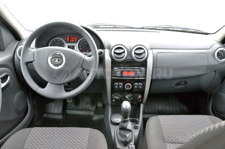 Тест-драйв ВАЗ Lada Largus Cross: Перезимуем на даче?