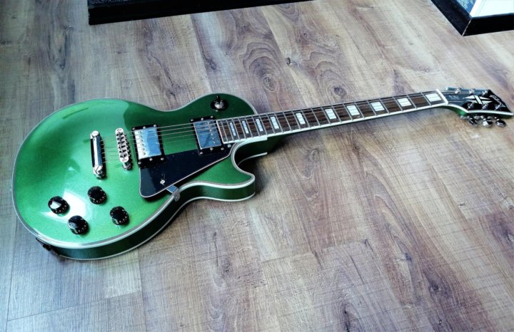 green gibson les paul custom