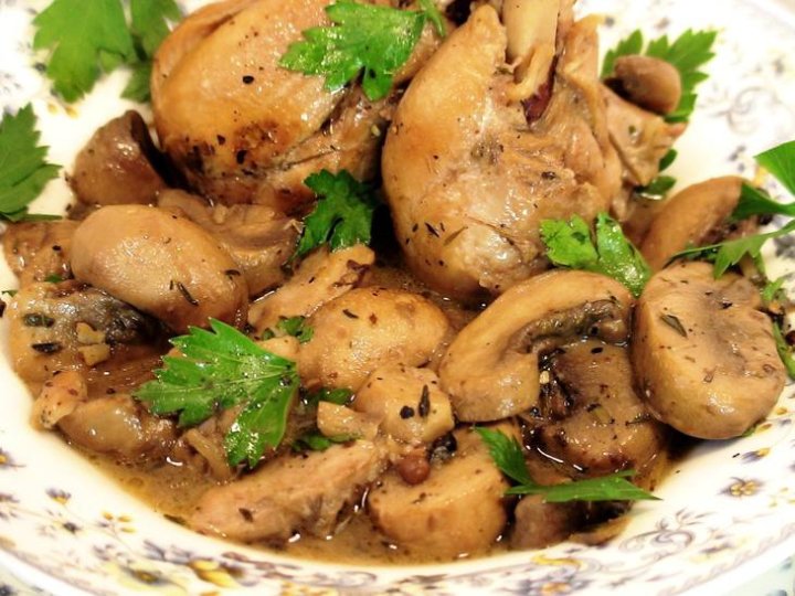 Как делается курица с грибами. Гнездо с шампиньонами курицей мясные. жидкое жаркое из курицы с грибами. трапеза на второе курица с шампиньонами. заречная курица с шампиньонами.
