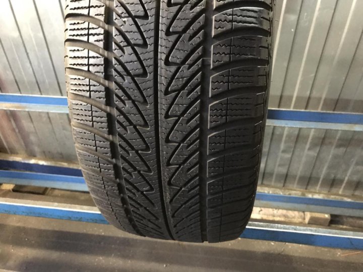 235 r18 зима. Шины 235/50 r18 зима. Toyo 235/50 r18 зимние. 235/50 R18 зима шипы. Шина 235/15 18 зимняя.