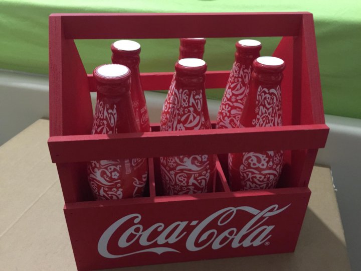 Ящик газировки. Coca cola classic 0. Ящик бутылочный кока колы. Кока кола wood. Сумка холодильник кока кола.