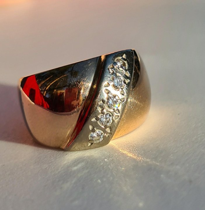 Золотое кольцо СССР Чалма с 5 бриллиантами 0,25сt. – купить в Москве, цена 37 000 руб., продано 10 февраля 2021 – Аксессуары