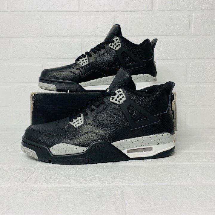black and silver jordan 4