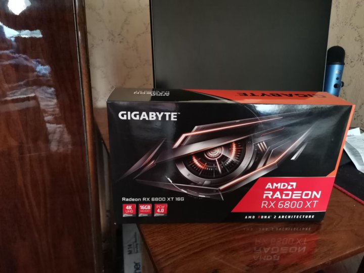 Radeon rx 6800 xt. Gigabyte RX 6800 XT 16gb. Видеокарта 6800 XT В коробке. Sapphire Nitro Radeon RX 6800 16gb vs Gigabyte RX 6800 16gb. Gigabyte RX 6800 XT подсветка.