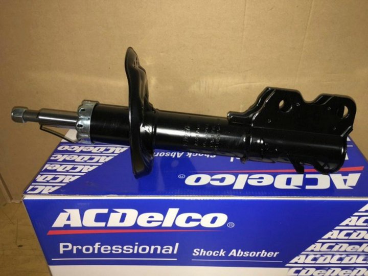 Стойка опель мокка передняя. Правая стойка центральная opel mokka. 8 передний. 8. Задние амортизаторы опель мокка 1.