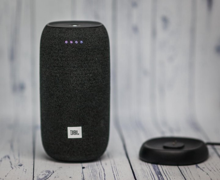 Умная колонка JBL С Алисой. Колонка портабл с Алисой. Колонка JBL С Алисой горит красным. Bluetooth не видит колонку.