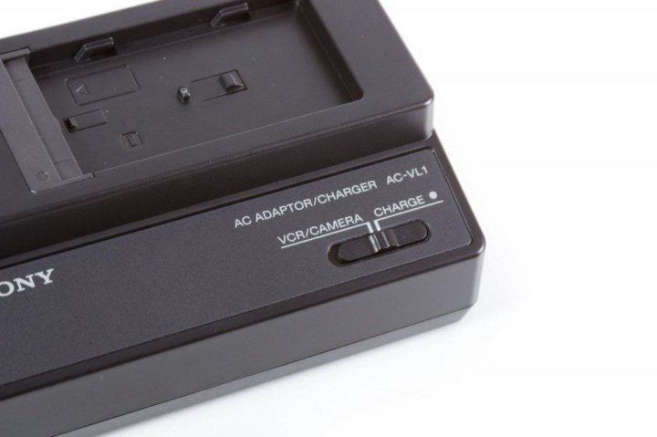 Sony acs. AC-vl1. Зарядник Sony AC-vqv10 в коробке. Зарядник Sony AC-vqv10 коробке фото.