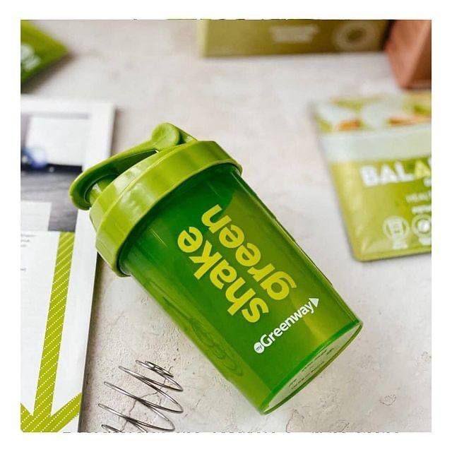 Green shake. Шейкер для коктейлей Гринвей. Гринвей шейкер зеленый. Коктейли Greenway. Шейкер брендированный.