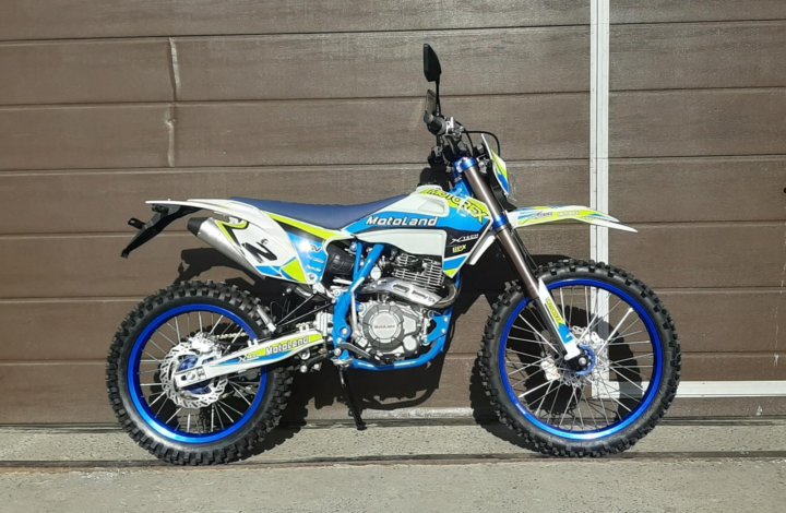 Мотоленд xt250 hs 172fmm. Motoland xt 250 птс. Motoland xt250 hs. Заднее крыло на мотолэнд xt250 hs. Husqvarna реплика мотоцикл.