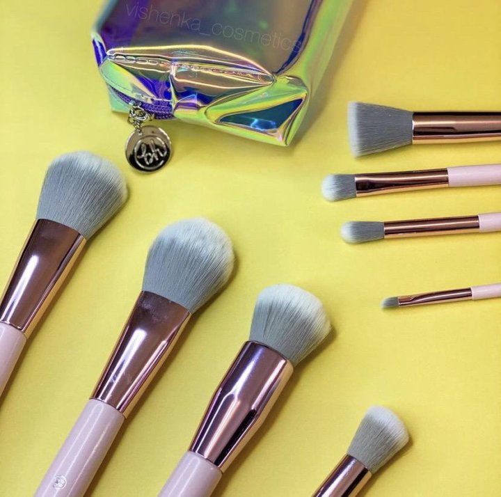 Кисть bh cosmetics. Набор кистей BH Cosmetics. Набор кистей BH Cosmetics opallusion dreamy Brush Set 8 кистей.