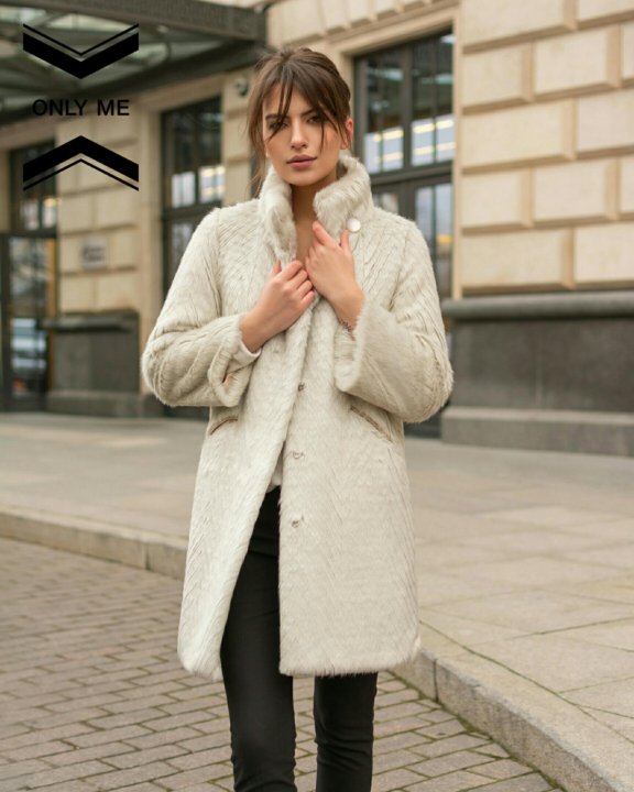 Мех черная норка tissavel. Only me. Эко шуба tissavel с капюшоном. Шубки с капюшоном из экомеха. Наоми фурс.