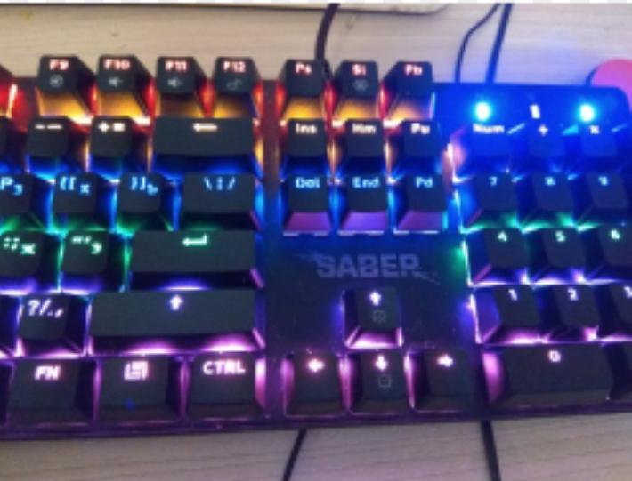 Blazing pro rgb. Клавиатура дексп Сабер. Клавиатура компьютера DEXP saber. Клавиатура saber механическая красные свечи. Раскладка клавиатуры DEXP saber.