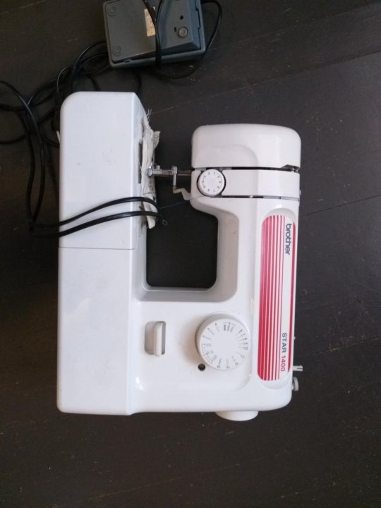 Швейная машинка чайка 2 нижняя нить путается. Как вставить шпульку в машинку. Почему машинка жует. Пмз 1862. Машинка не захватывает нижнюю нить.