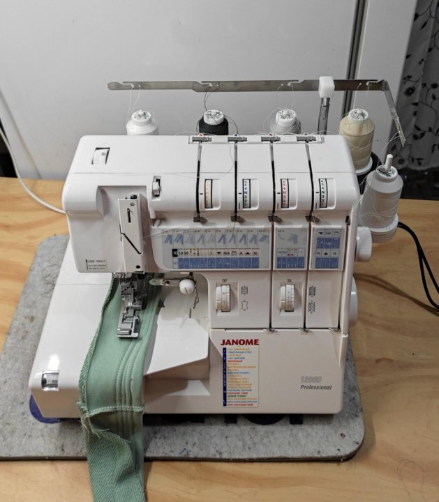 Оверлок сравнить. Коверлок janome 1200d. janome 1200d.