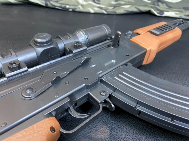 Игрушечные деревянные автоматы. Акм игрушечный. Акм 1/6. Деревянный автомат ак 74. Военный автомат калашникова игрушечный.