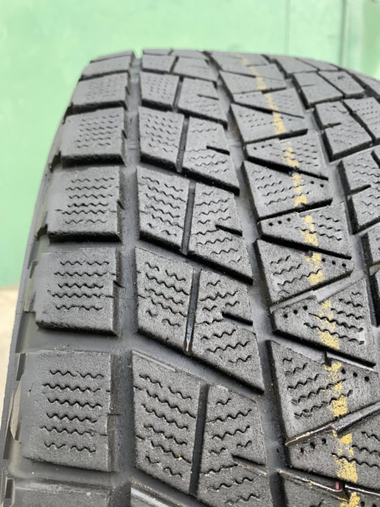 Bridgestone Blizzak DM-v1 255/65 r17.