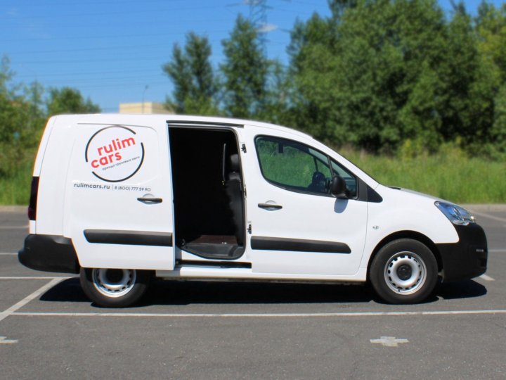 Машина-фургон. Фургоны с москвой. Прокат автофургонов. Ford transit van. Peugeot expert l3.