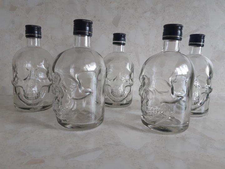 Авито бутылка. Бутылка «череп», 750 мл. Текила с черепом на бутылке. Skull Bottle 700ml.. Стеклянные изделия для розлива в форме черепа.