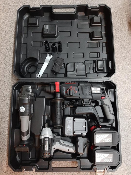 Makita cordless combo kit 6. Набор макита 3 в 1 аккумуляторный. 0 ah. Набор макита 5в1 аккумуляторного инструмента. Набор инструментов 4в1 аккумуляторный makita.