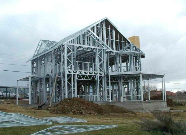 Каркасное здание. ЛСТК frame House. Дом из металлического каркаса. Дом из ЛСТК. Что такое малоэтажные каркасные здания.