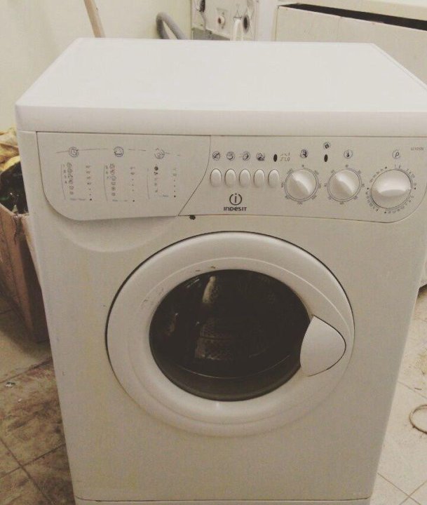 Самая первая машинка-автомат индезит. 5 кг. Индезит стиральная машина отжим 1000. Стиральная машинка indesit wisl 102. Стиральная машина indesit 51 0 51cls.