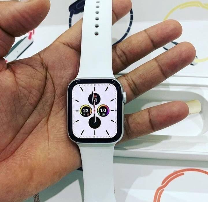 Apple watch series 8 starlight