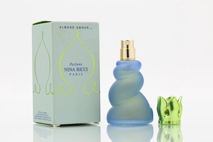 Les belles перевод. Туалетная вода Nina Ricci amour d'Amandier. Amour d`Amandier Nina Ricci.