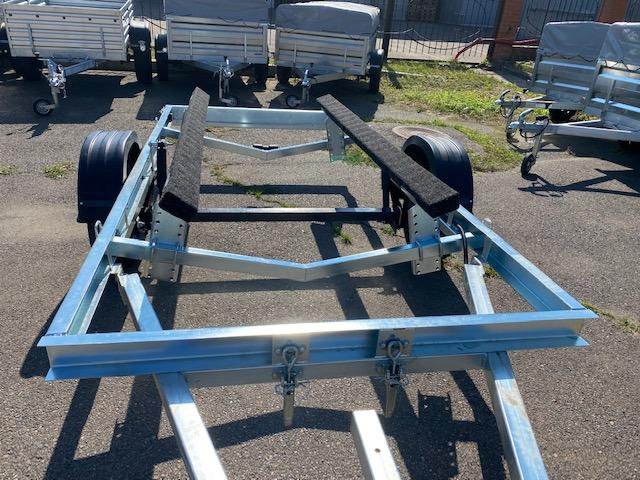 Камские прицепы. Кама а прицеп лодочный изп. 85112 прицеп. Прицеп кама d. Прицеп под лодку кама.