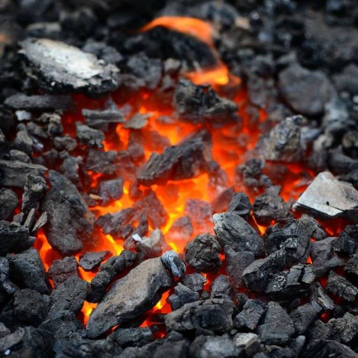Угля топлива велико уголь. Горючий уголь. Уголь реклама. Баннер уголь. Уголь легковоспламеняющийся.