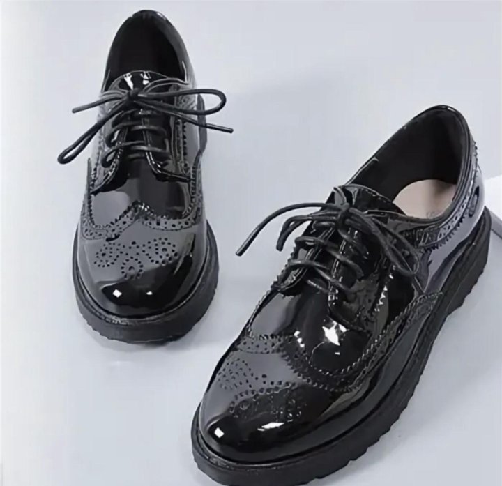 Черные лаковые ботинки