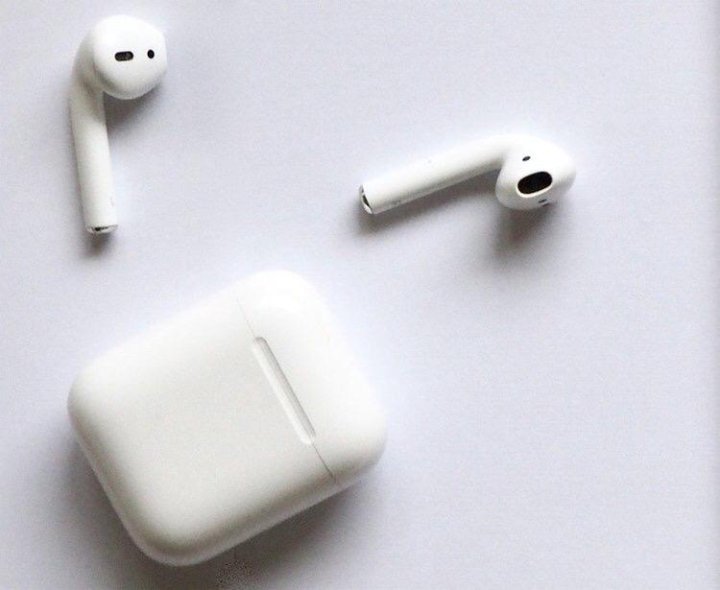 Найти 2 наушники airpods