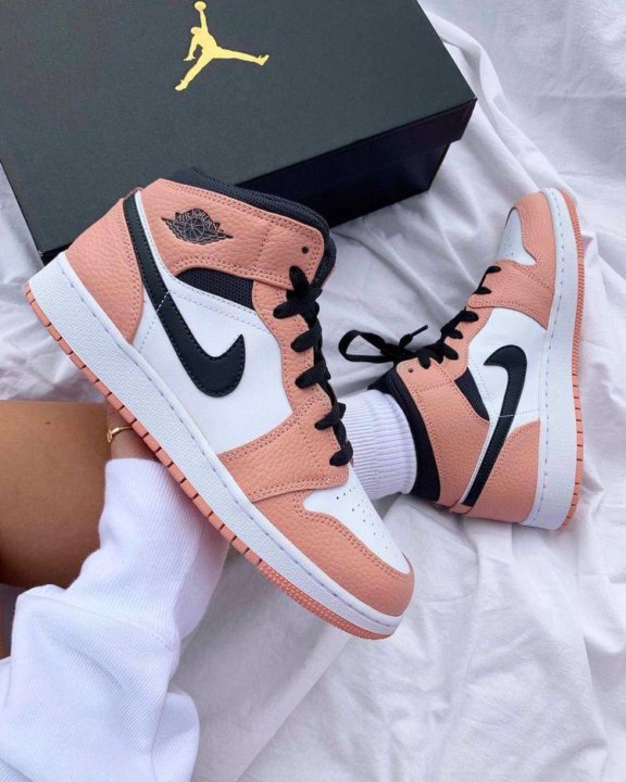 Jordan 1 Mid Pink Quartz