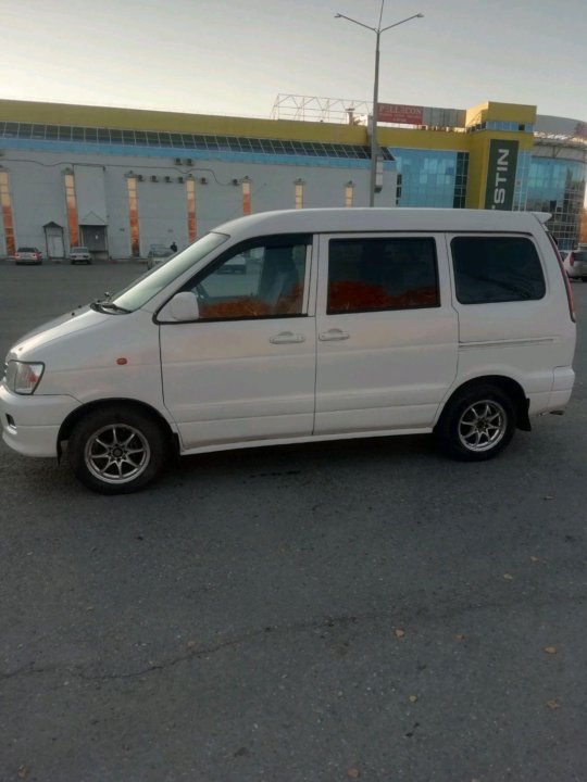Toyota Town Ace 1999.