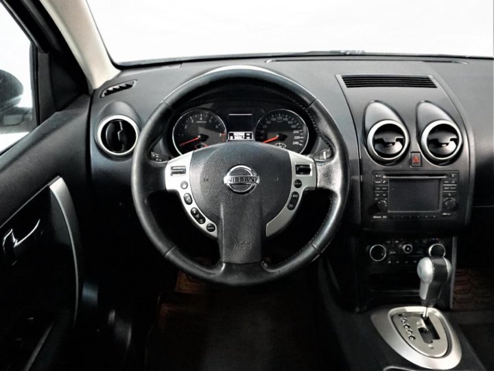 Nissan Qashqai 2012. Ниссан Кашкай 2012 интерьер. Nissan Qashqai 2012 Center Console. Ниссан Кашкай 2012 1.6 механика люксовая комплектация фото.