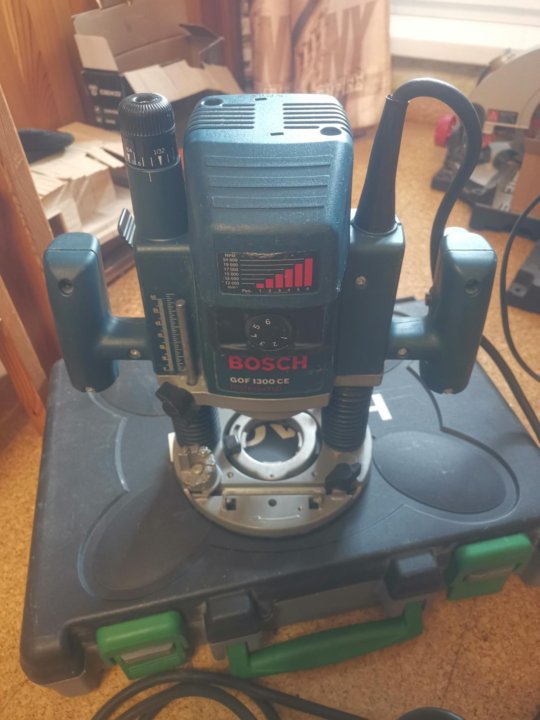 Bosch 1300. Фрезер Bosch GOF 1300. Фрезер Bosch GOF 130 professional. Фрезер Bosch GOF 1250 LCE аксессуары. Фрезер бош 1300 для стола пластина.