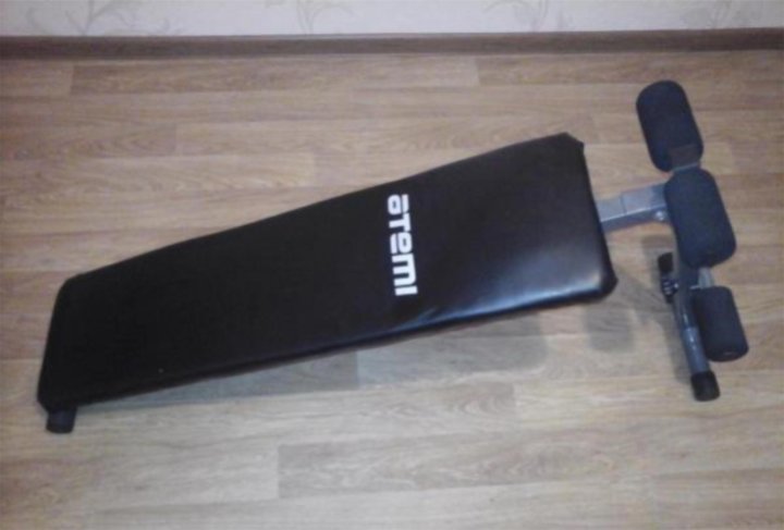 Скамья для жима лежа atemi. Силовая скамья атеми. Скамья для пресса атеми. Скамья absolute champion для пресса и спины. Скамья атеми 1045.