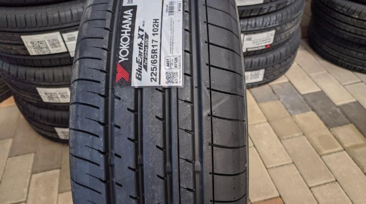 Yokohama bluearth xt 225 65 r17. Yokohama bluearth-xt ae61 225/65 r17. Yokohama bluearth-xt ae61 225/65 r17 102h. Yokohama ae61 225/65/17 102h. Yokohama bluearth-xt ae61 летняя.