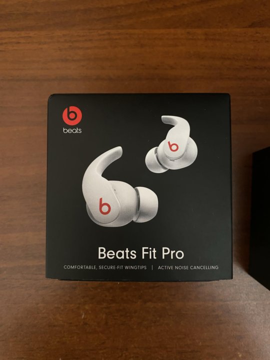 Beats Fit Pro. Чехол для наушников Beats Fit Pro.