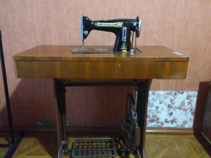 отдам старую швейную машинку. скупка швейных машинок б у. мастер подольской швейной машинки в егорьевске. швейная машина зингер 1903. машинка подольск белая 1986 г.