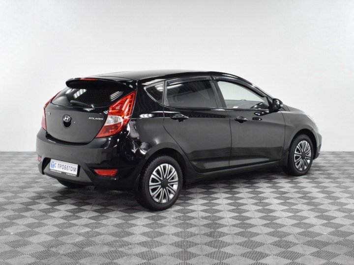 Hyundai accent 2012 черный. Хендай автомат 2012. Prius c 2017. Хендай автомат 2012. 6 автомат.