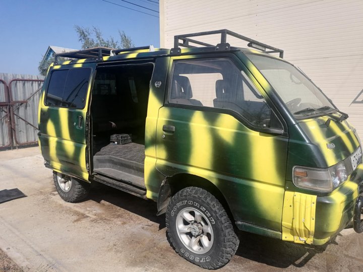 Делика 1992. Mitsubishi Delica 1992. Митсубиши л 300 с люками. Салатовая четвёрка.