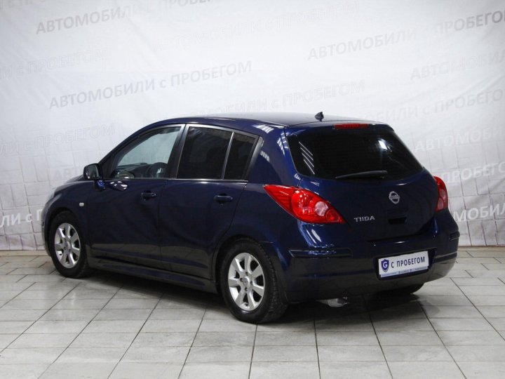 Nissan Tiida голубая 2010