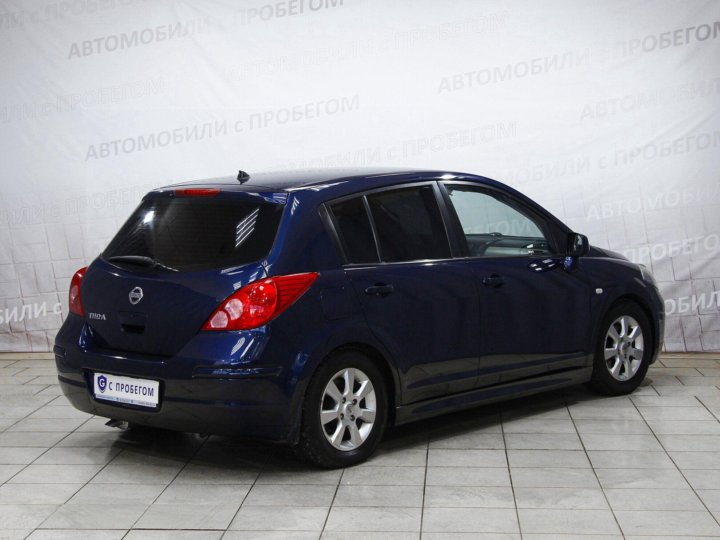 Nissan Tiida голубая 2010