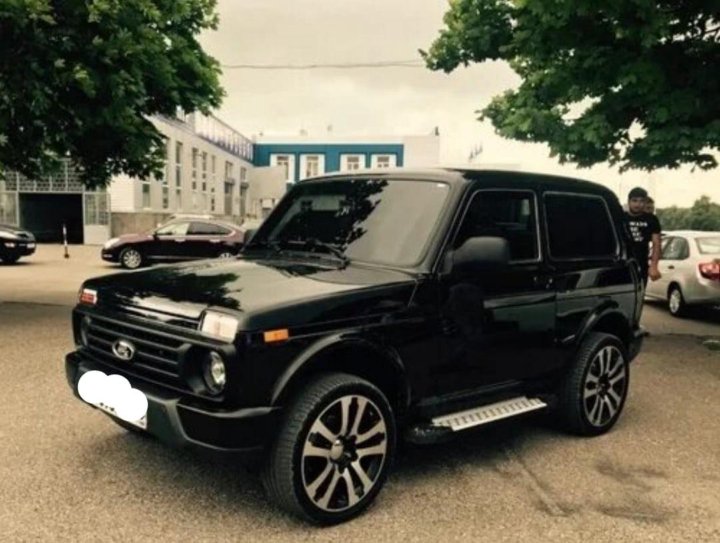 Фото нива урбан тюнинг черная на снегу