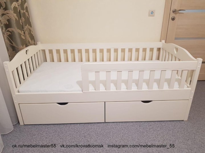 Кроватка омск. Детская кроватка би-1558 м. Детская кроватка авито. Кроватка с маятником и ящиком рич фэмили. Кровать реечная детская.
