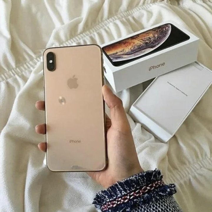 Как красиво сфоткать на айфон 11. Красиво сфотканные айфоны. Айфон 10 Эстетика. Айфон XS Эстетика. Iphone XS Max Gold в руке.