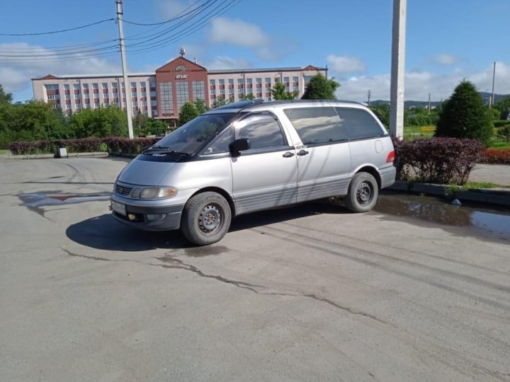 Тойота эстима 1995. Estima 1995. Тойота Эстима 1995 года. Toyota lucida Estima 1995 гнилая. Тойота яйцо Эстима без колес.