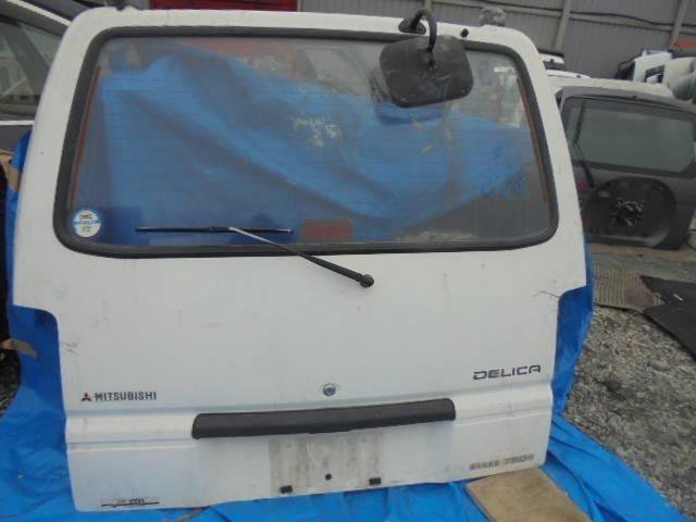 Дверь mitsubishi. Delica p25v люк. Задняя дверь на Митсубиси Делика p25w. Дверь Митсубиси Делика p35w. Дверь багажника Митсубиси Делика p25w.